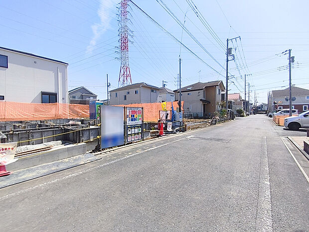 【前面道路含む現地写真】住みやすさと利便性を兼ね備えた立地。高い住宅性能を備えた安心で暮らしやすい住まいです。