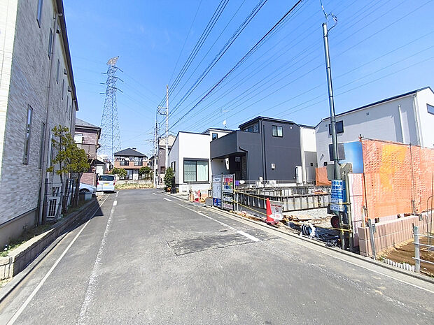 【前面道路含む現地写真】子育てにも嬉しい、緑豊かな自然が広がる閑静な住宅地です。この機会に是非現地をご覧ください。