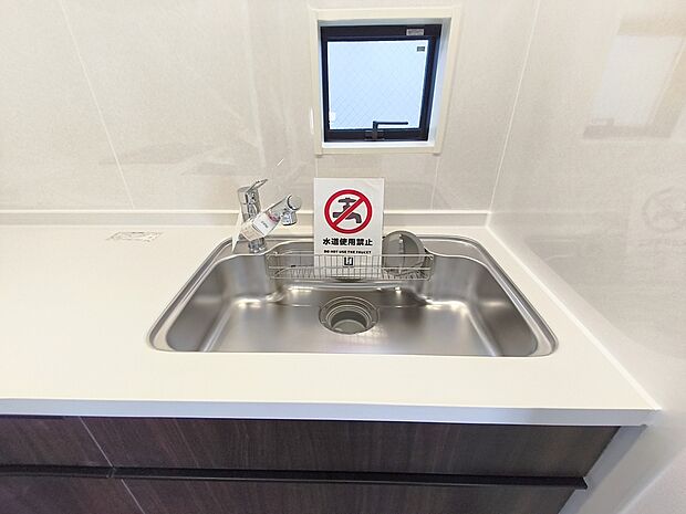 【【浄水器】】浄水器をスリムに内蔵したハンドシャワー式の水栓金具です。いつでもおいしい水をいつでも手軽に使えます.