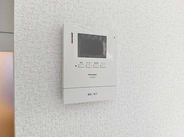 【【モニター付きインターホン】】玄関を確認しなくても誰が来たのかすぐわかります。訪問者を確認してから会話することができますので安心して対応できます♪