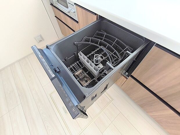 【【ビルトイン食洗機】】手洗いよりも経済的で家計に優しい「ビルトイン食洗機」が標準装備なのは強い味方ですね。