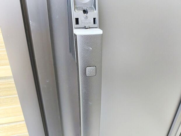 【【スマートコントロールキー】】鍵穴を見せない高い防犯性と便利な機能を両立。毎日の快適、安心を支えます。
