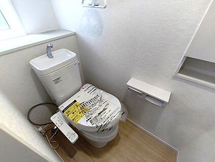 【ウォシュレット付きトイレ】