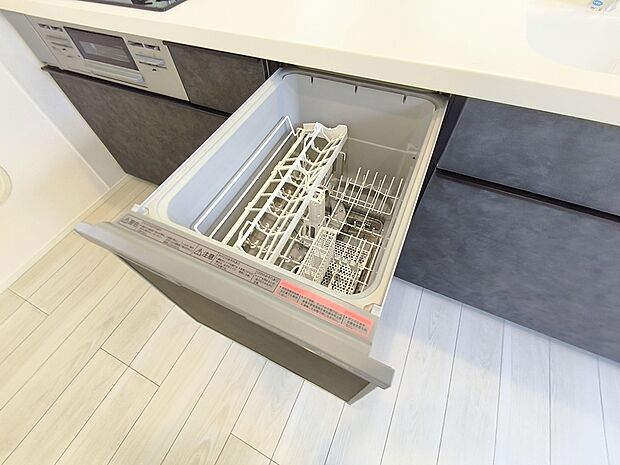 【【食洗機】】ビルトインの食器洗乾燥機で家事をサポートします。