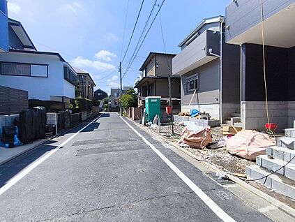 前面道路含む外観