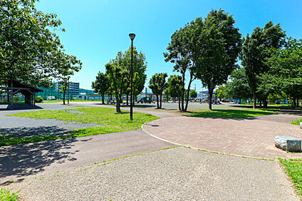 万願寺中央公園 350ｍ