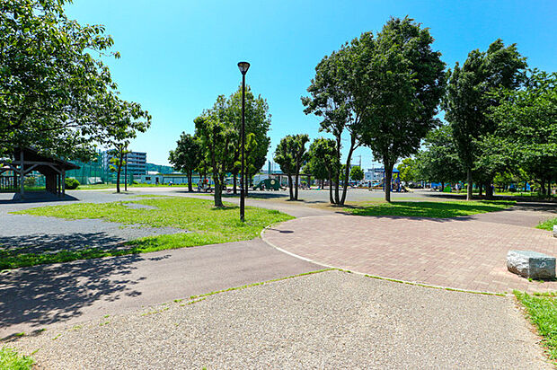万願寺中央公園(約350m)