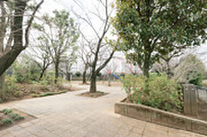ぐみくぼ公園 約140ｍ
