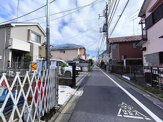 【前面道路】前面道路は南西側約4mの道路です。