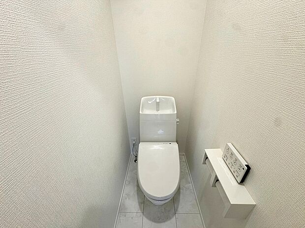【ウォシュレット付きトイレ】快適な温水清浄便座付。いつも使うトイレだからこそ、こだわりたいポイントですね。