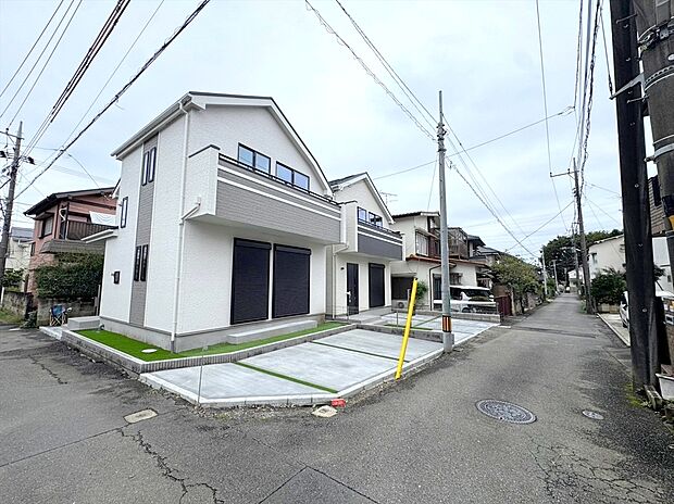 【前面道路】前面道路は4メートル。駐車が苦手な方にも嬉しい住まいです。