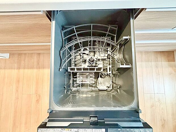 【【食洗機】】ビルトインの食器洗乾燥機で家事をサポートします。
