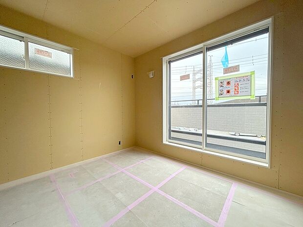 【居室】小屋裏収納も完備しております。