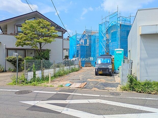 【前面道路】小学校まで徒歩約6分、中学校まで徒歩約11分でお子様が無理なく通える距離です。保育園や幼稚園も近くに多数あり、子育てファミリーには嬉しい環境です！