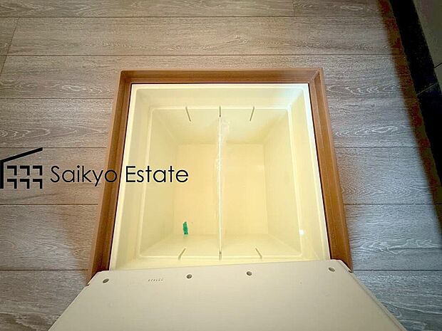 【【床下収納】】日用品のストックや、使用頻度の低い物などを収納するのに便利なスペースです。