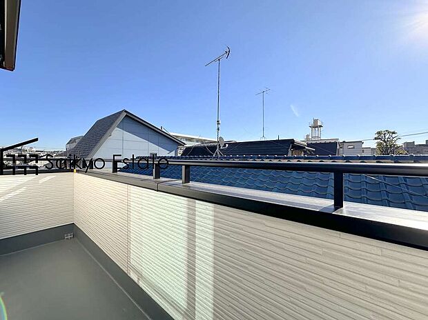 【バルコニー】小学校まで徒歩約7分、中学校まで徒歩約15分でお子様が無理なく通える距離です。保育園や幼稚園も近くに多数あり、子育てファミリーには嬉しい環境です！