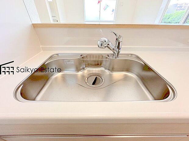 【【浄水器】】浄水器をスリムに内蔵したハンドシャワー式の水栓金具です。シンクもスッキリ！