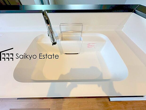 【【浄水器】】浄水器をスリムに内蔵したハンドシャワー式の水栓金具です。シンクもスッキリ！