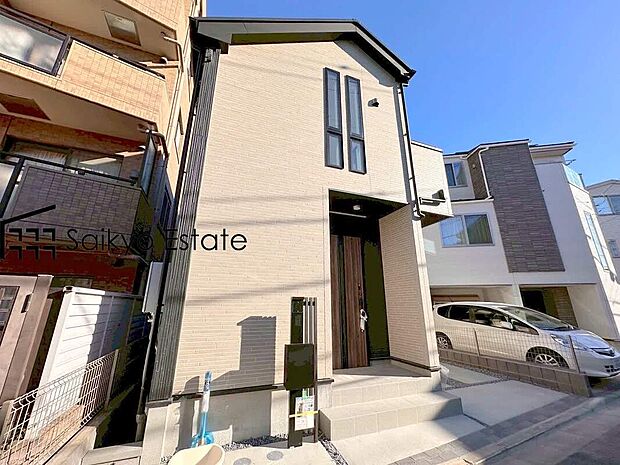 【現地写真】全室2面採光、全居室収納完備！WIC2箇所付き！パントリーやホール収納など収納豊富！バルコニー2箇所！カースペースございます！