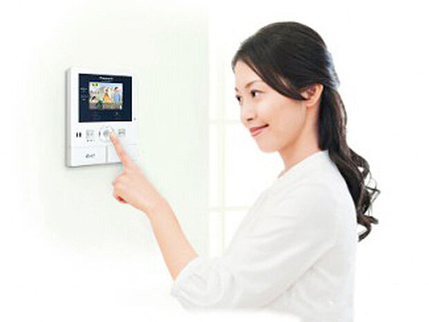 【【モニター付きインターホン】】TVモニター付きインターホンは、玄関に行かなくても誰が来たのか確認でき、お子様のお留守番も安心です。
