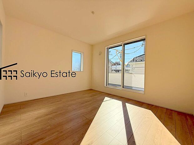 【居室【施工例】】2面採光で明るく風通しも良好です！天気の良い日は是非窓を開けて空気の入れ替えをしてみるのはいかがでしょうか♪