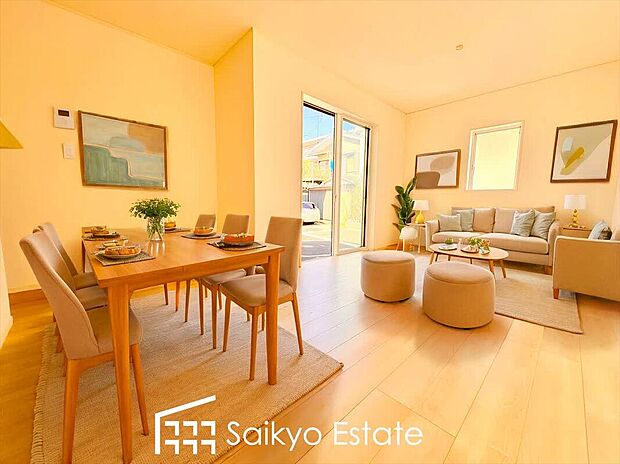 【リビング【施工例】】開放感と採光にこだわったLDKです。陽光いっぱいの空間で家族団らんの時間も増えそうですね！