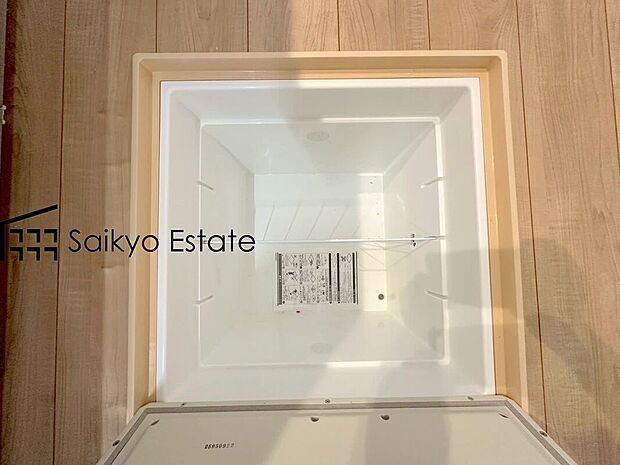 【【床下収納】】「床下収納」は日用品のストックや、使用頻度の低い物などを収納するのに便利なスペースです。
