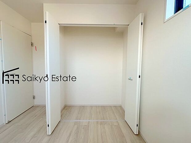 【収納】各居室に収納を設けておりますので、衣類の他にもカバンや小物など何でも収納して、居室の全空間を有効活用できます♪