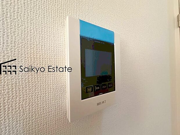 【TVモニター付きインターホン】「TVモニター付きインターホン」は、玄関に行かなくても誰が来たのか確認でき、お子様のお留守番も安心です。
