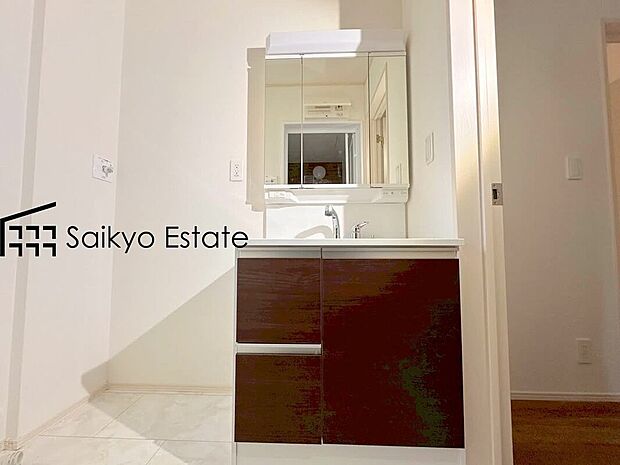 【シャワー付き洗面化粧台】「シャワー付き洗面化粧台」は暮らしを快適にしてくれます。朝の身支度もスムーズに♪