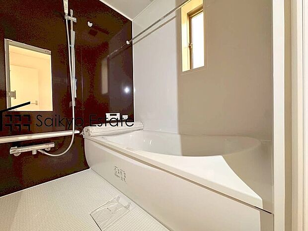 【浴室】一日の疲れを癒してくれる一坪タイプの広々バスルーム♪雨の日のお洗濯にも大活躍な浴室暖房乾燥機付きです!