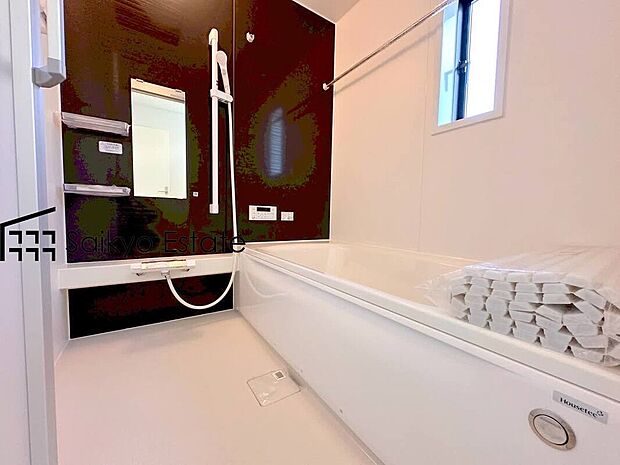 【浴室（2号棟）】一日の疲れを癒してくれる一坪タイプの広々バスルーム♪雨の日のお洗濯にも大活躍な浴室暖房乾燥機付きです！