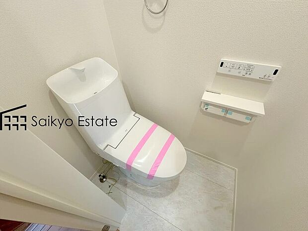 【【ウォシュレット付トイレ】】「温水清浄便座付きトイレ」は、日々の生活を快適にしてくれます。いつも綺麗に清潔に！