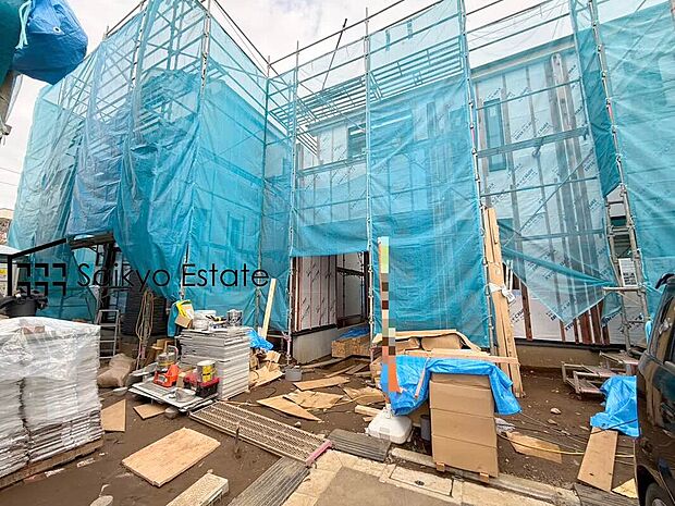 【現地外観】各棟15帖以上のゆとりあるLDKに収納付きの居室が3～4部屋！全棟ロフト付き！食洗機や床暖房など暮らしを彩る充実の設備仕様！