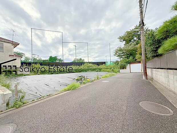【前面道路】交通量の少ない前面道路ですので、小さなお子様がおられるご家庭でも安心してお住まいいただけます。