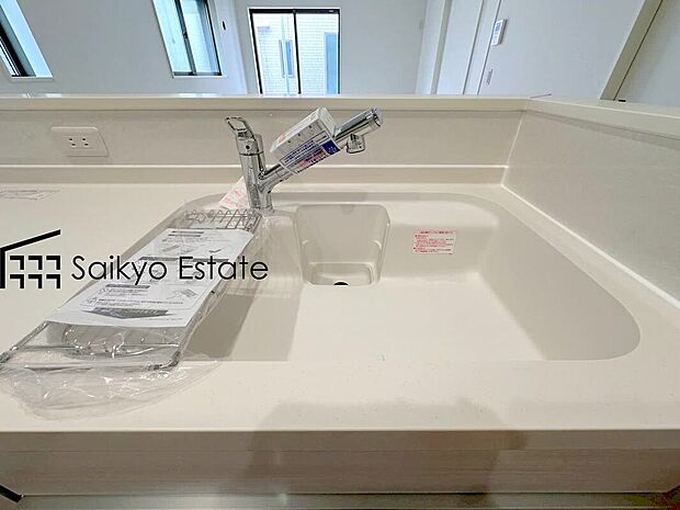 【【浄水器】】浄水器をスリムに内蔵したハンドシャワー式の水栓金具です。シンクもスッキリ!