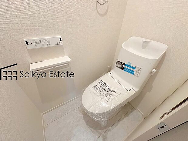 【【ウォシュレット付トイレ】】「温水清浄便座付きトイレ」は、日々の生活を快適にしてくれます。いつも綺麗に清潔に!