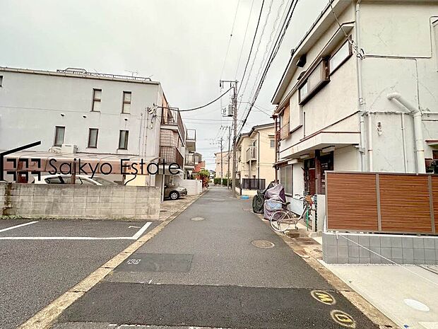 【前面道路】交通量の少ない前面道路ですので、小さなお子様がおられるご家庭でも安心してお住まいいただけます。