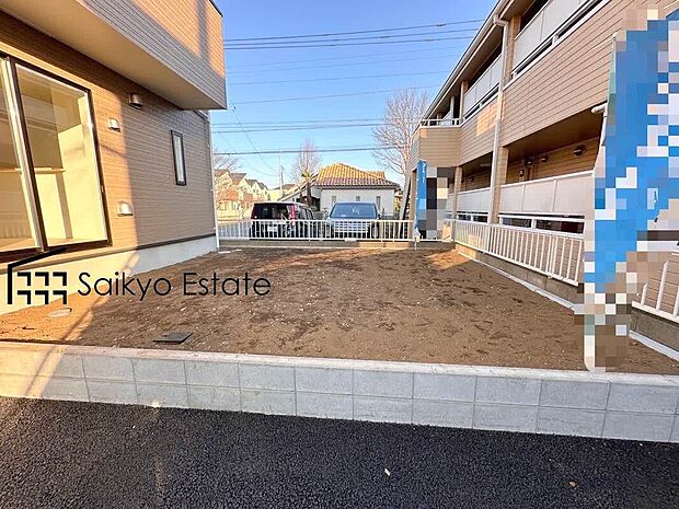 【庭】広々とした南庭がございますので、家庭菜園やガーデニング、夏はお子様の水遊びやBBQなど楽しみが広がります♪