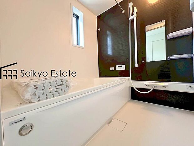 【浴室】一日の疲れを癒してくれる一坪タイプの広々バスルーム♪雨の日のお洗濯にも大活躍な浴室暖房乾燥機付きです！