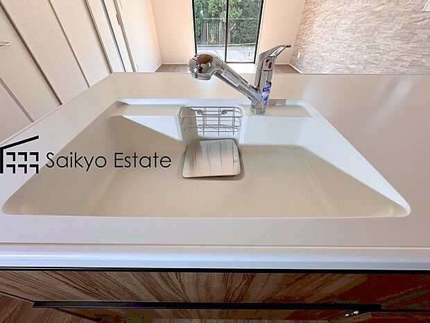 【【浄水器】】浄水器をスリムに内蔵したハンドシャワー式の水栓金具です。シンクもスッキリ！