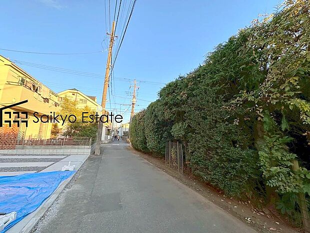 【前面道路】交通量の少ない前面道路ですので、小さなお子様がいらっしゃるご家庭でも安心してお住まいになれます。
