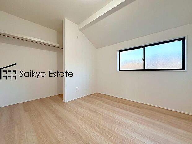 【洋室(1号棟)】クローゼット付きの居室が3部屋ございますので、書斎や子供部屋、収納部屋などライフステージに合わせてご利用いただけます。