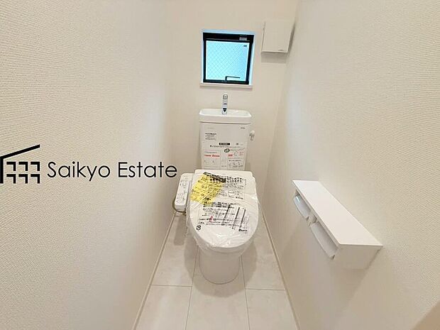 【ウォシュレット付トイレ】「温水清浄便座付きトイレ」は日々の生活を快適にしてくれます。毎日使う場所だからこそ、こだわりたいポイントですね。