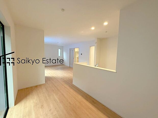 【リビング】家族が集い、楽しい会話と美味しいごはん。何気ない家族団らんの時間が幸せに感じられる、そんな空間になりそうです。