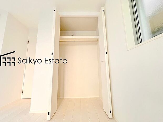 【収納（施工例）】各居室に収納を完備しておりますので、居室の全空間を有効活用出来ます。自分好みのお部屋で、ゆったりお寛ぎ頂けます。