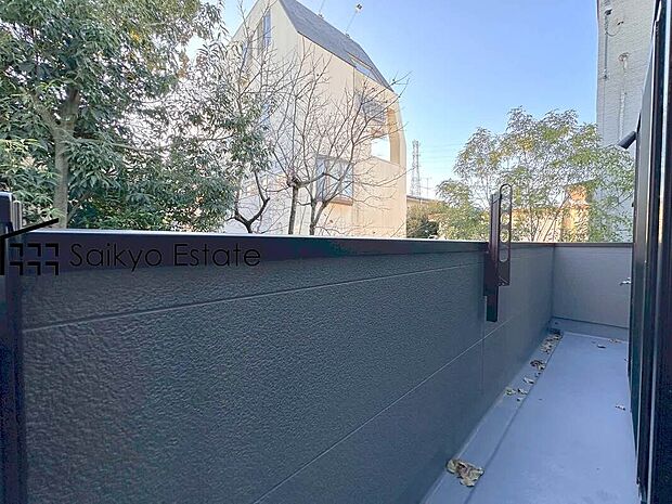 【バルコニー】ウッドデッキ付き4LDKタイプ！制震ダンパー搭載住宅！食洗機や床暖房、エコジョーズなど暮らしを彩る充実の設備仕様！