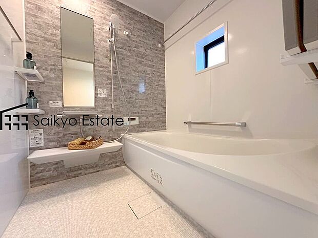 【浴室】一日の疲れを癒してくれる一坪タイプの広々バスルーム♪雨の日のお洗濯にも大活躍な浴室暖房乾燥機付きです！