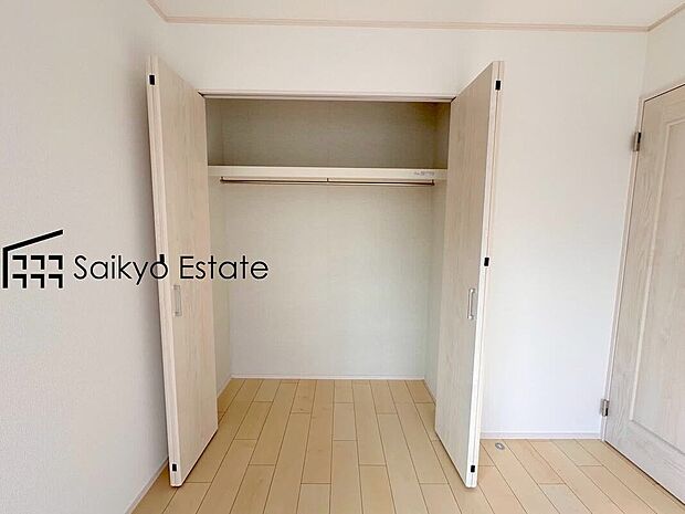 【収納】各居室に収納を設けておりますので、衣類の他にもカバンや小物など何でも収納して、居室の全空間を有効活用できます♪