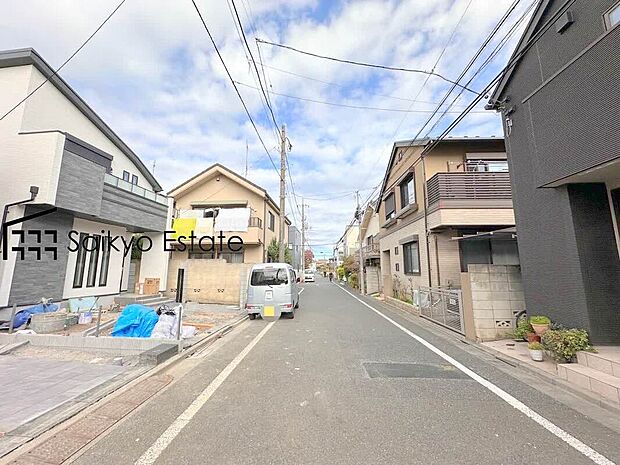 【前面道路】前面道路、幅員がございますので、駐車もスムーズに行えます！駐車が少し苦手なママさんでも安心ですね♪